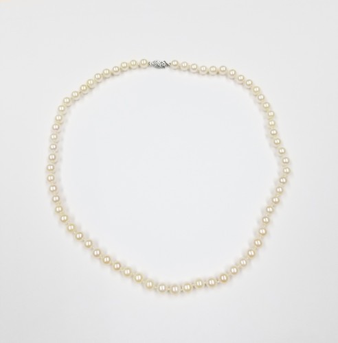 18-inch Strand CSW white pearl necklace